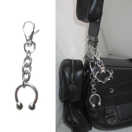 Zilveren metalen hoefijzer clip sleutelhanger, speciaal design voor koppels. Een persoonlijkheidssieraad als perfect cadeau voor jou en je partner.