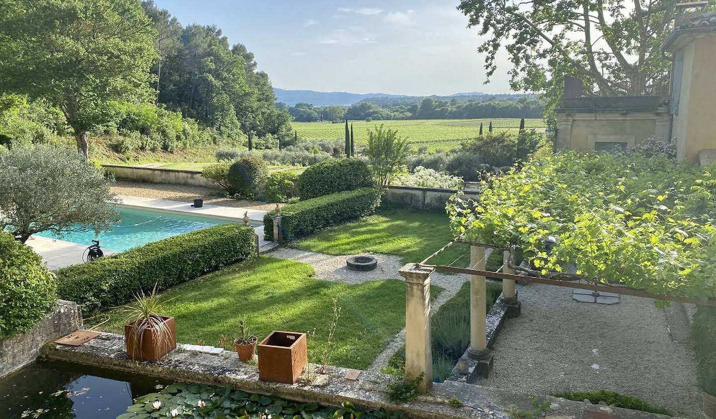 Vineyard with pool Aix-en-Provence