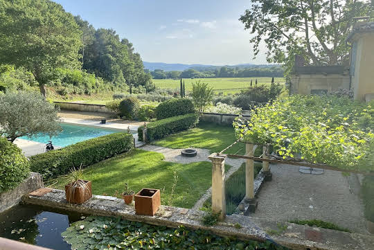 Vignoble avec piscine