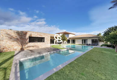 Villa with pool 12