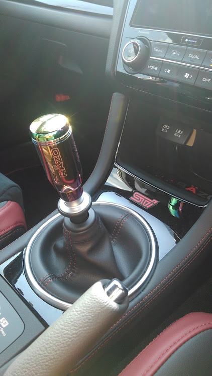 WRX STIのシフトノブ交換に関するカスタム事例の投稿画像1枚目