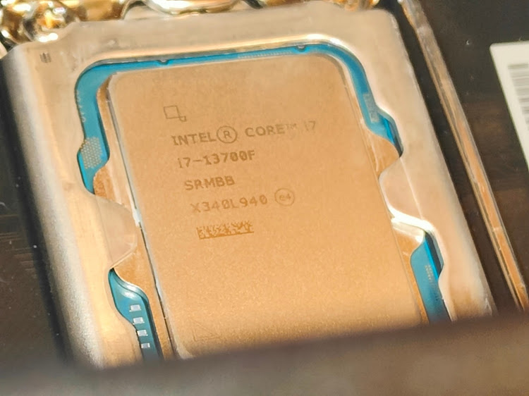 カローラツーリングのPC TUNE・おにゅーのゲーミングＰＣ・人間は蟻以下の知能・渋滞学に関するカスタム事例の投稿画像5枚目