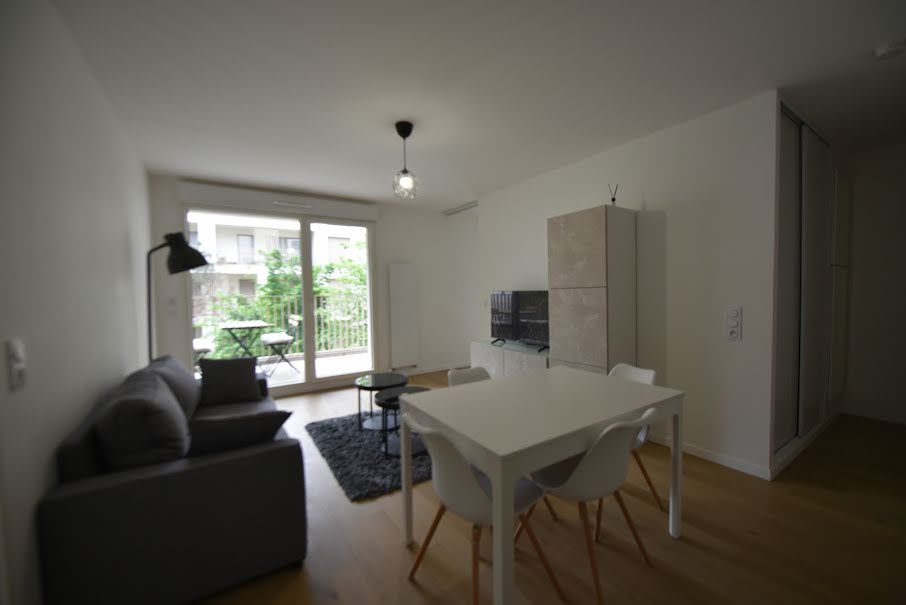 Location meublée appartement 3 pièces 54 m² à Clichy (92110), 1 650 €