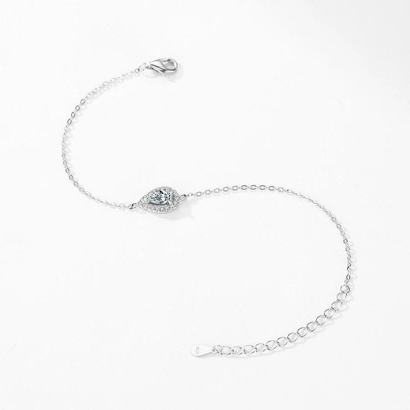 Pulseira S925 de prata esterlina com diamantes simulados em forma de gota, um toque de sofisticação para realçar sua beleza.