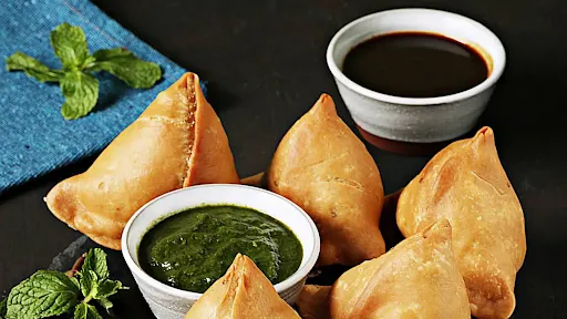 Aloo Samosa [1 Pieces] With Aloo Sabji