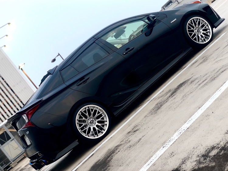 プリウスのKUHL・Kuhl Racing・VERZ-WHEELS・(๑ơ  ơ)に関するカスタム事例の投稿画像1枚目