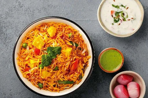 Veg Biryani With Raita