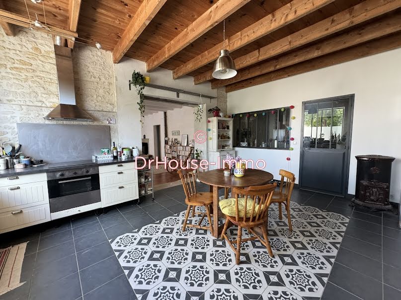 Vente maison 9 pièces 260 m² à Bouhet (17540), 324 570 €