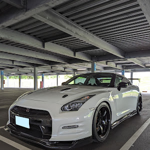 NISSAN GT-R