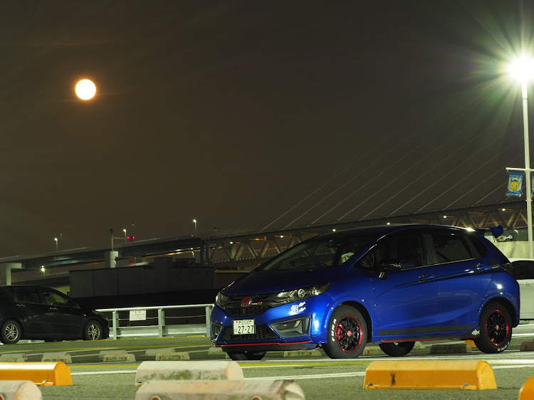 フィットの愛車撮影・夜景撮影・サンシャインワーフ・ストロベリームーン・コラボ撮影に関するカスタム事例の投稿画像1枚目