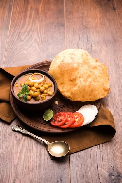 Chola Bhatura