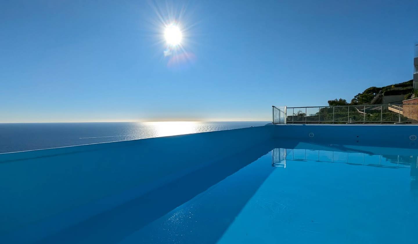 Appartement avec terrasse et piscine Cap-d'Ail