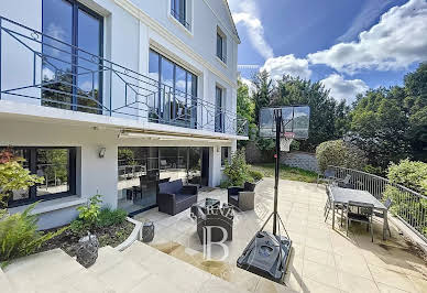 Maison avec jardin et terrasse 1