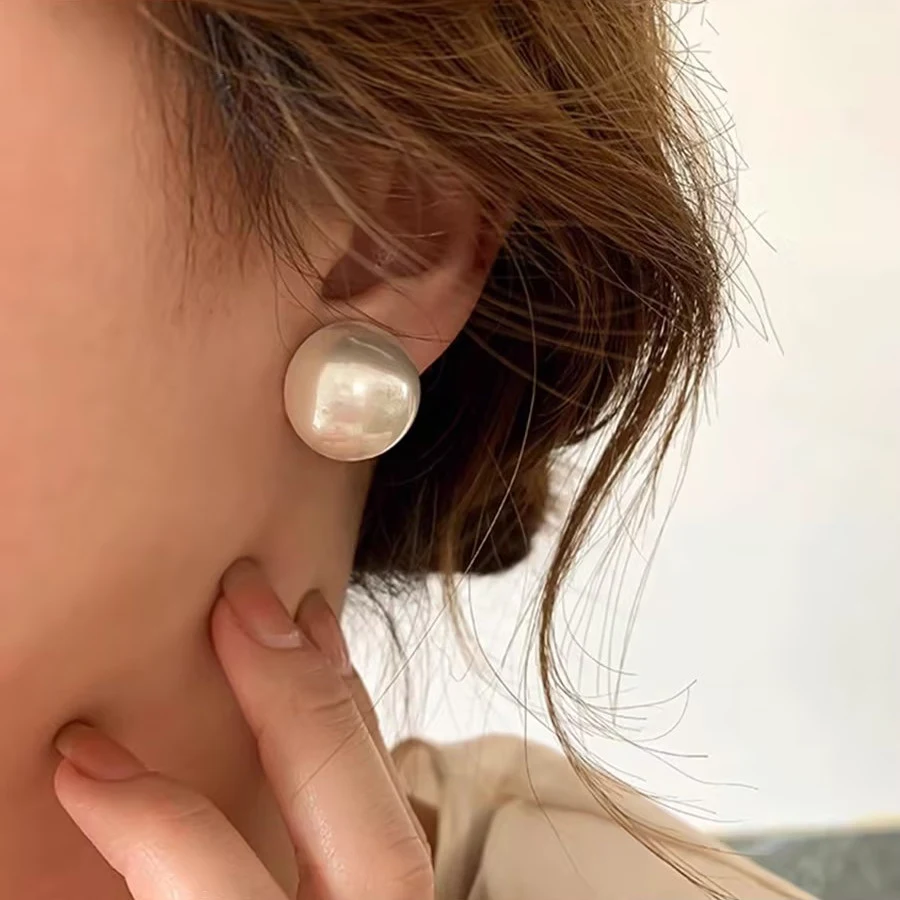 Elegantes pendientes geométricos sencillos para mujer, moda con encanto y estilo minimalista. Perfectos para realzar tu look diario.