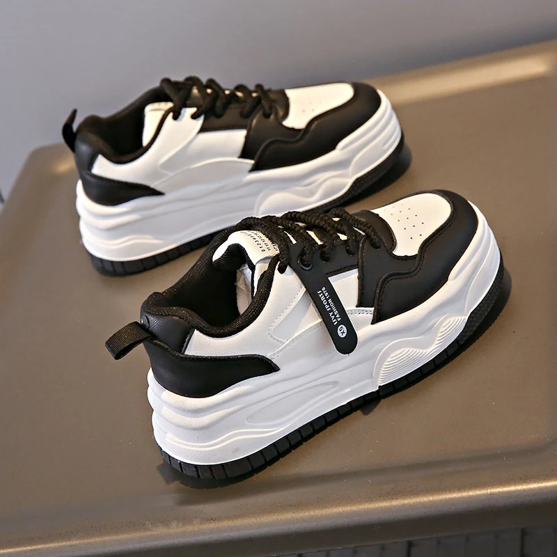 Sapatos casuais femininos plataforma, estilo urbano. Conforto e moda para o dia a dia. Perfeitos para um visual casual e cheio de estilo.