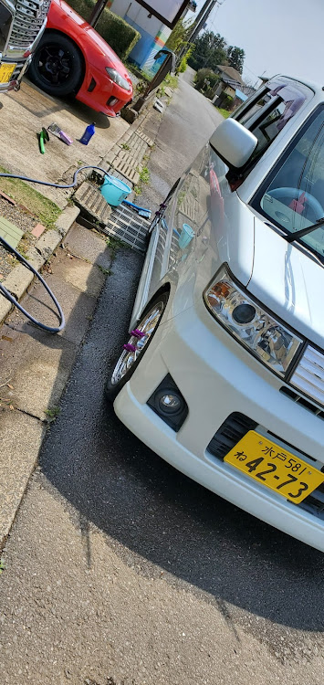 ワゴンRスティングレーのナット交換・ワゴンRスティングレー・MH22S・洗車もしたよ・ギャル仕様に関するカスタム事例の投稿画像1枚目