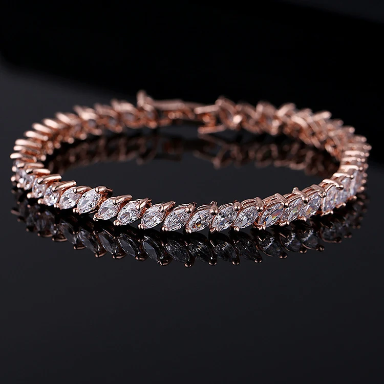 Title 2, Bracelet Européen et Américain Zirconium et Cri...