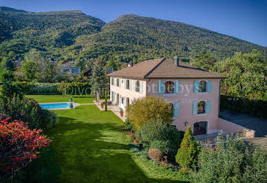 Maison avec piscine et jardin 9