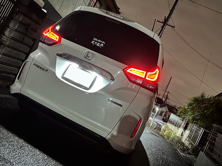 フリードの雨の日・夜ショット・釣り車・秋の気配に関するカスタム事例の投稿画像1枚目