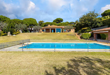 Maison avec jardin et terrasse 4