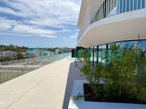 Appartement avec terrasse et piscine 4