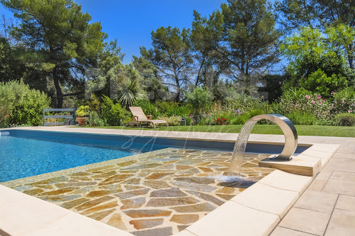Villa with pool and garden 4