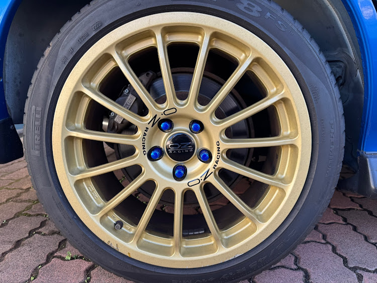 インプレッサ WRXのホイールナット交換・ホイールキャップ交換に関するカスタム事例の投稿画像2枚目