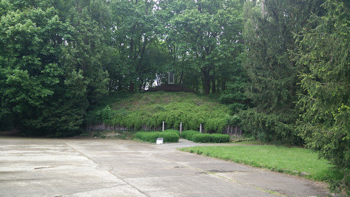 Monument Van De 16 Gefusilleerde