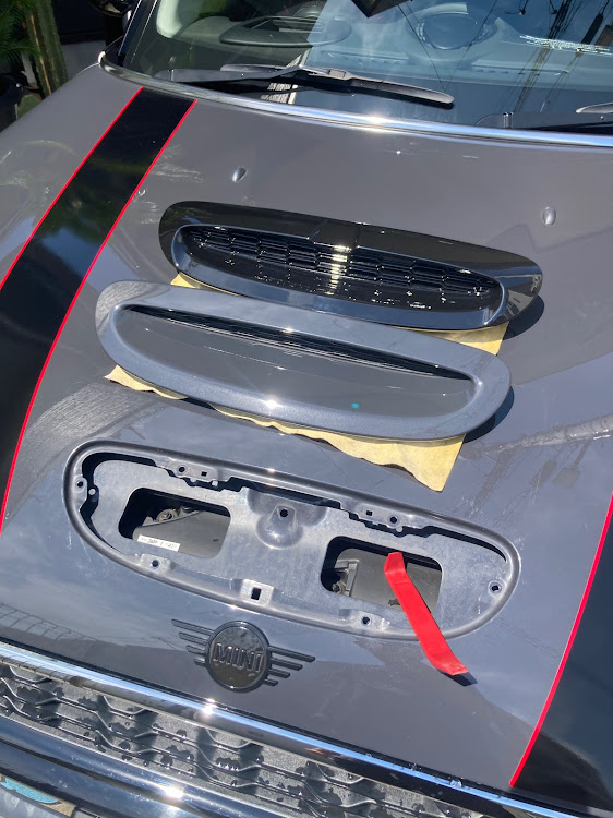 ミニ ハッチバックの納車・MINI F55・ボンネットダクトに関するカスタム事例の投稿画像2枚目