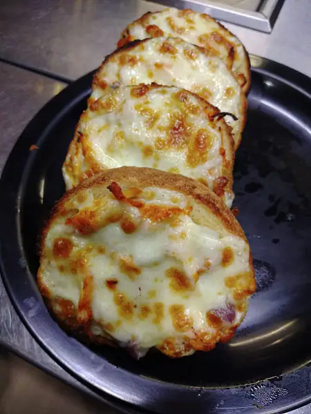 Chicken And Cheese Garlic Bread