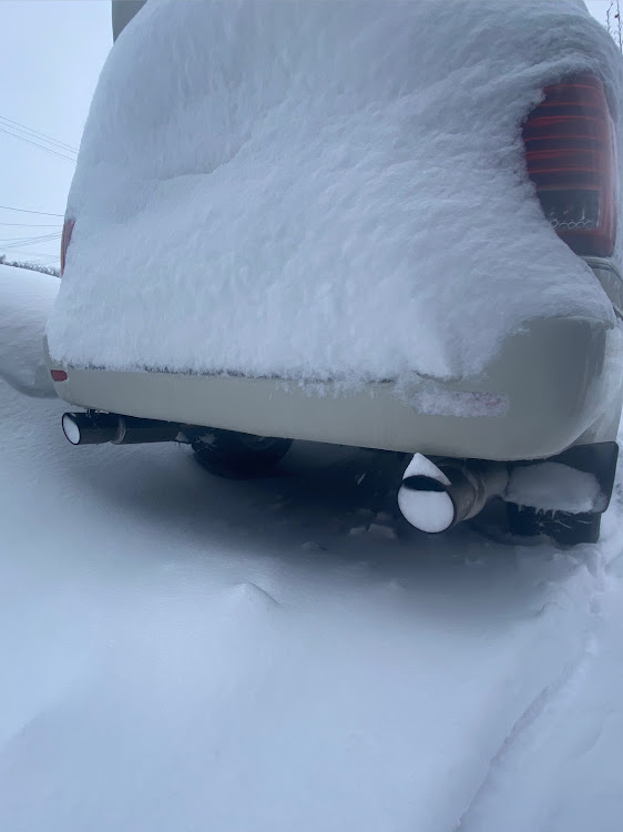 ランドクルーザー100の大雪・雪遊び・ランクル100・今年もよろしくお願いしますに関するカスタム事例の投稿画像5枚目