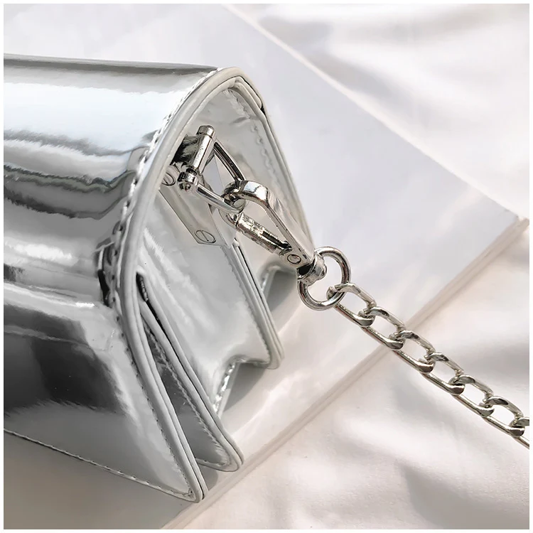 Bolsa mensageiro coreana pequena e quadrada, estilo simples e fashion. Perfeita para o dia a dia com praticidade e elegância. Leve o essencial com estilo.