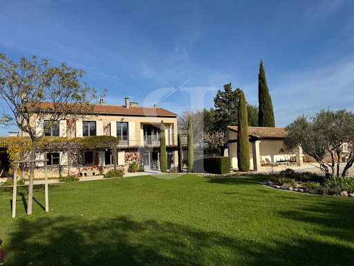 Villa avec piscine et jardin 1