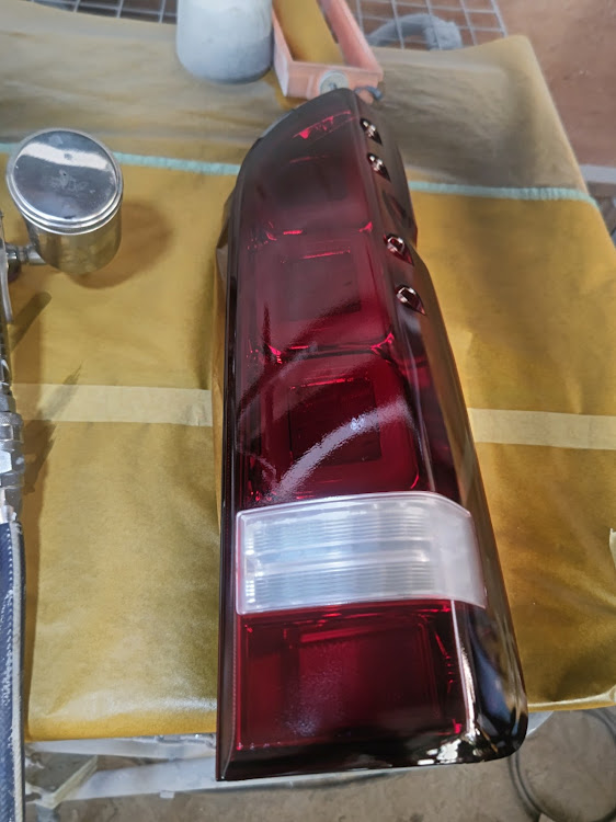 ハイエースバンのダズフェローズ中古・サイコロステーキスモーク・ちーけんしゃるみじか…・ウインカー分からないよねこれじゃに関するカスタム事例の投稿画像9枚目