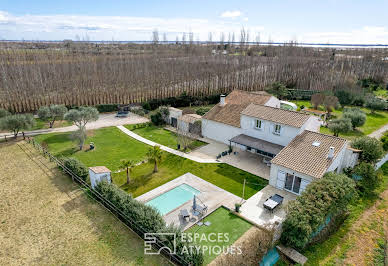 House with pool and terrace 8