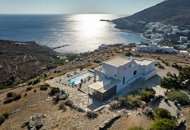 Villa with pool and garden 1