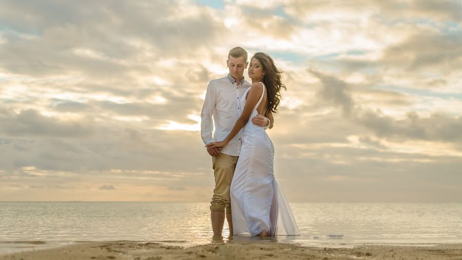 Fotografo di matrimoni Jovanni Li (joflyby). Foto del 3 ottobre 2019