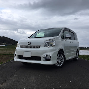 ヴォクシー ZRR75W