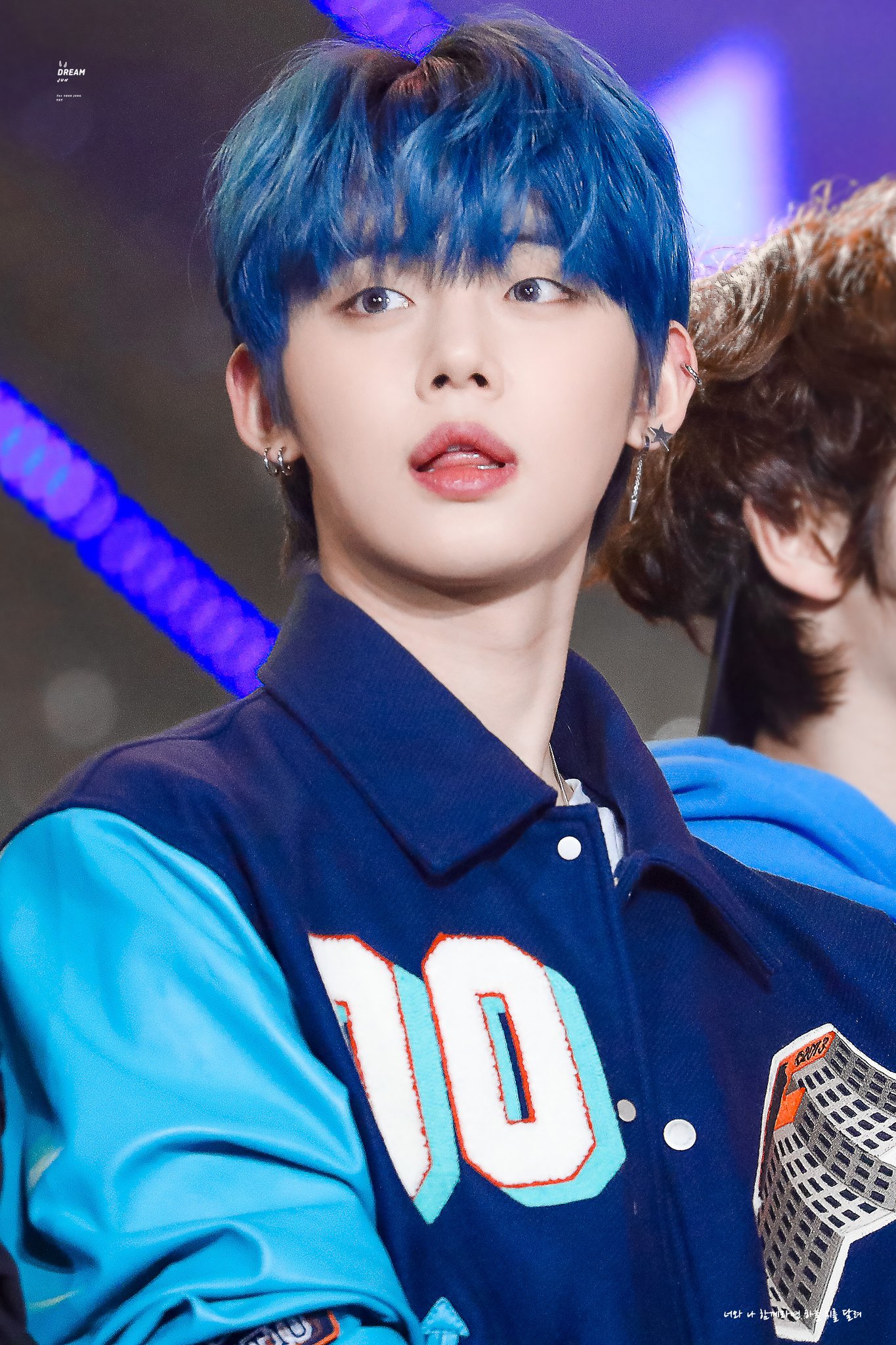 TXT's Taehyun Cleverly Gifts Sneak Peek At New Hair Color Ahead Of ...