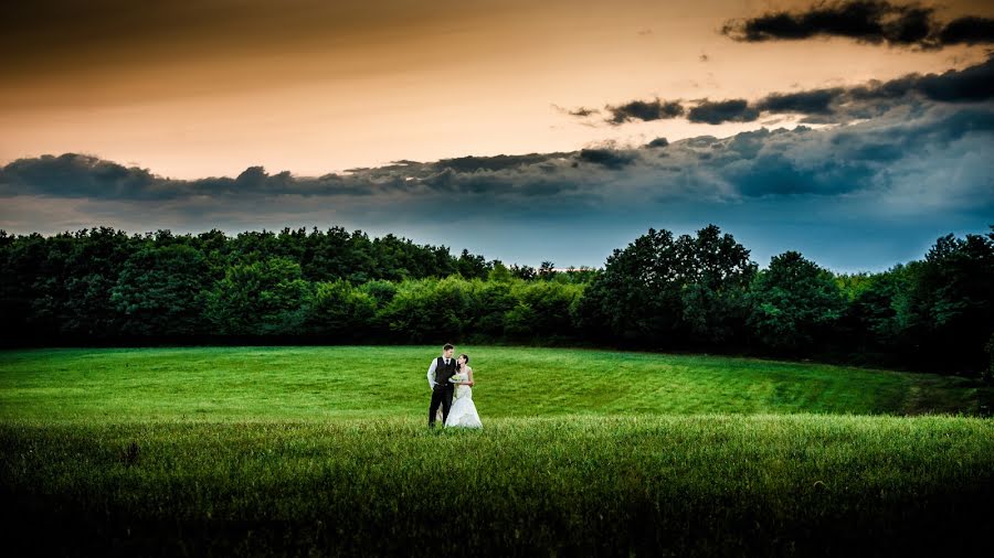 Wedding photographer Rita Szerdahelyi (szerdahelyirita). Photo of 11 March 2016