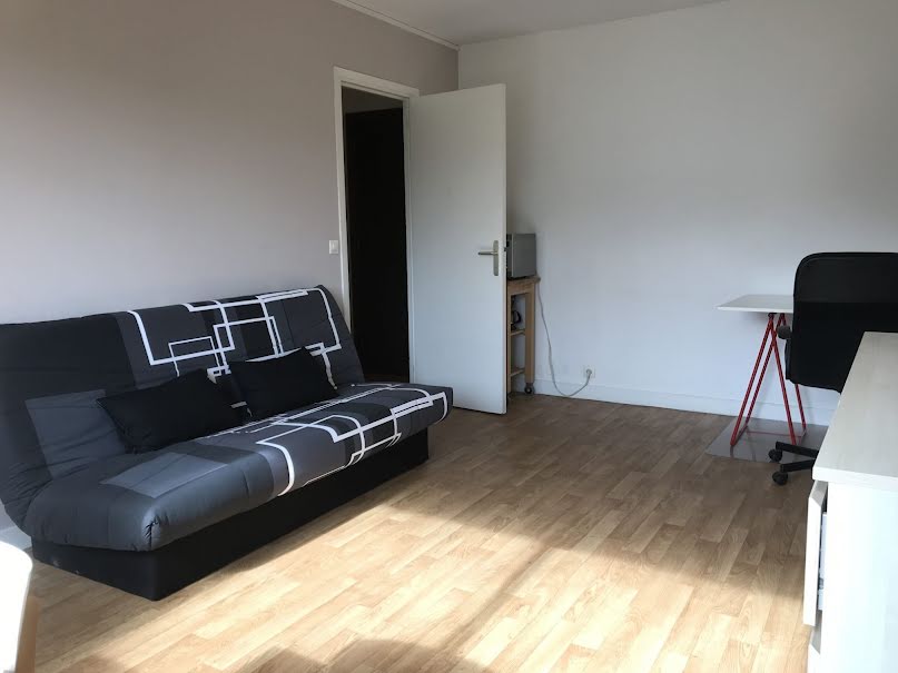 Location meublée appartement 1 pièce 25 m² à Louviers (27400), 409 €