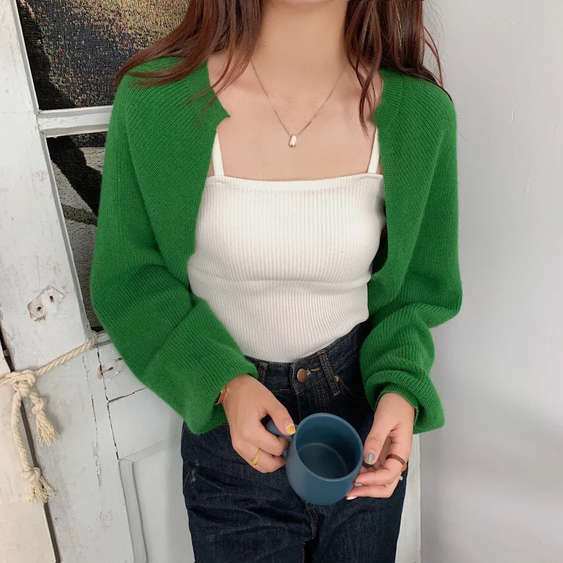 Cardigan donna in maglia sottile, look casual e versatile. Perfetto per ogni occasione, facile da abbinare a qualsiasi outfit, comodo e alla moda.