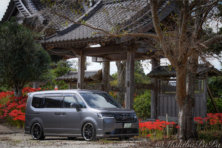 ステップワゴンの2024ベストショット9月・彼岸花とコラボ・寺と愛車に関するカスタム事例の投稿画像1枚目