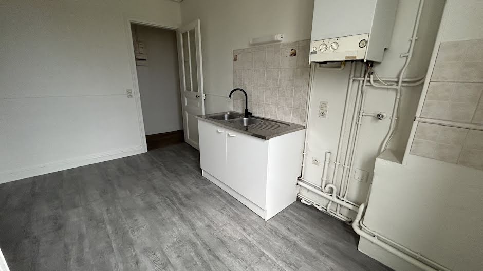 Location  appartement 2 pièces 42.31 m² à Ezanville (95460), 720 €