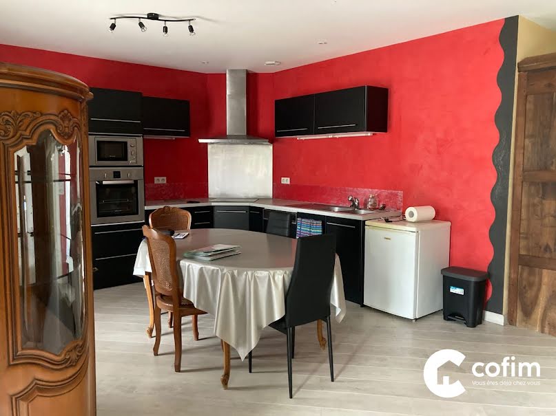 Location meublée appartement 3 pièces 84 m² à Agnos (64400), 580 €