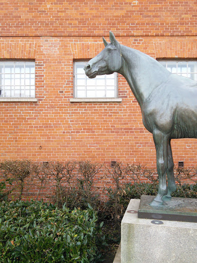 Tempelhüter vor Pferdemuseum Verden