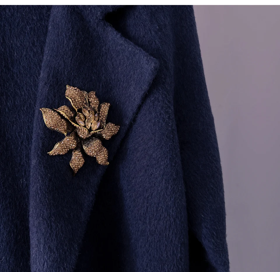 Title 8, Nouveau broche fleur en strass vintage, un acce...