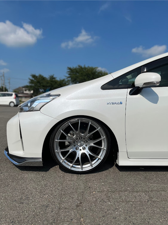 プリウスαの梅雨明け・洗車からの買い物・プリケツω・暑いから早く夏終わってw・そろそろ集まりに参加したいに関するカスタム事例の投稿画像3枚目