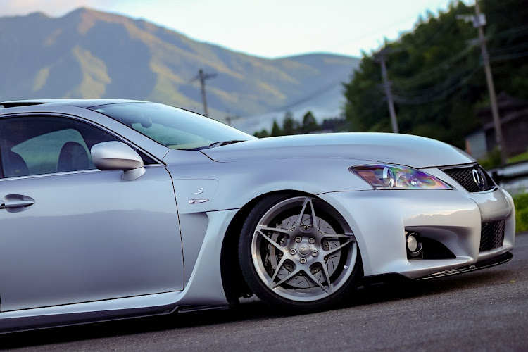 ISの2026年愛車抱負・来年もよろしくお願いします・12月もあと少し・シルバーはイイぞぉーに関するカスタム事例の投稿画像2枚目