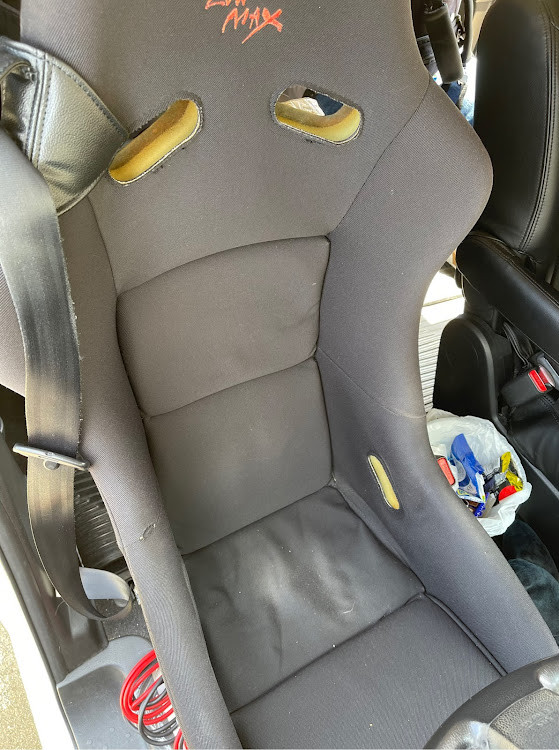 セレナのC25セレナ・BRIDE・BRIDE フルバケ・VIOS III・ベルトホールグロメットに関するカスタム事例の投稿画像1枚目